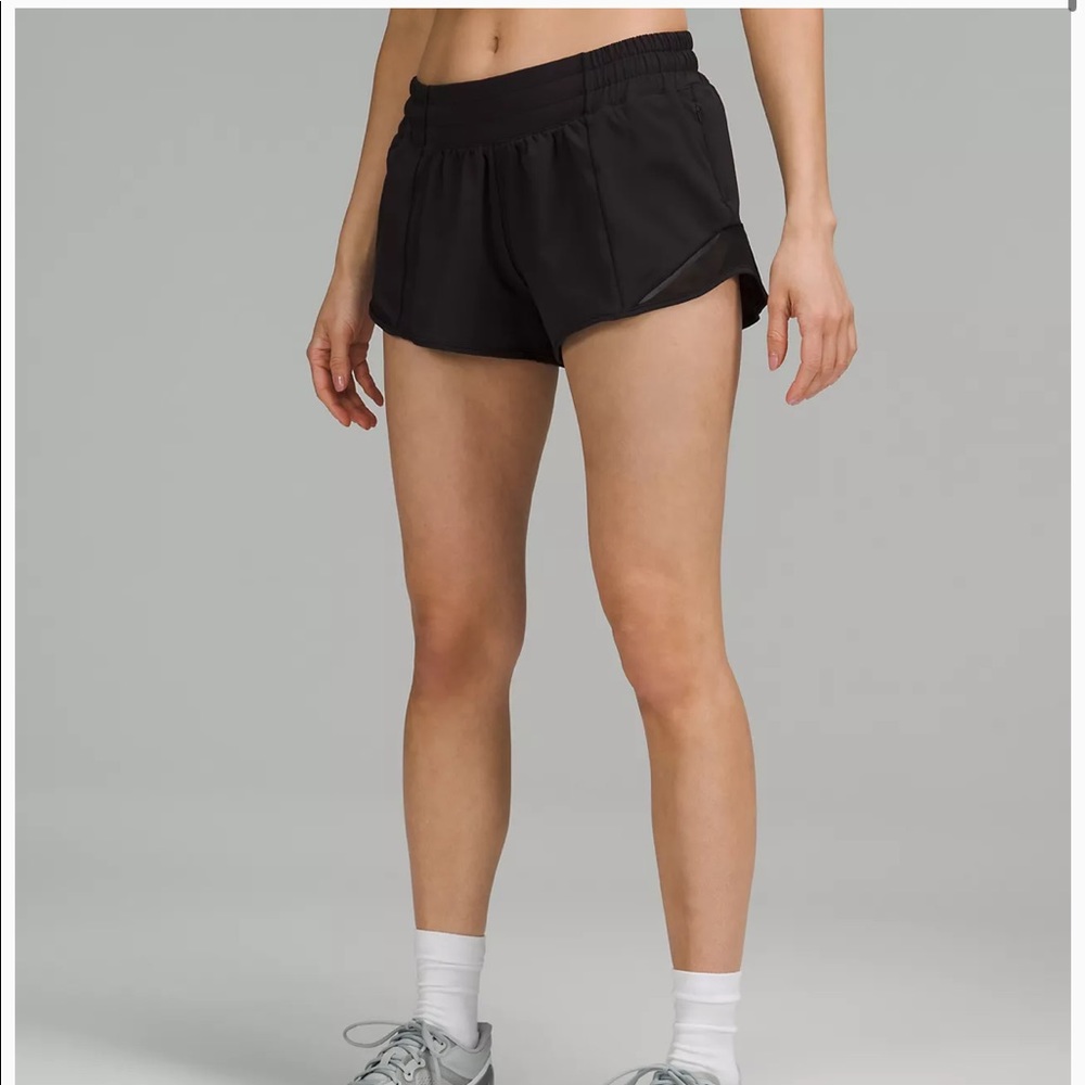Hotty Hot Low-Rise Lined Short 2.5"
Size:4LuluLemon - Black shorts lined pockets